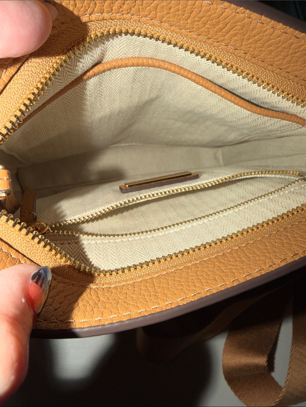 Tory Burch Pebble Leather Crossbody in Tan Camel - Picture 3 of 3